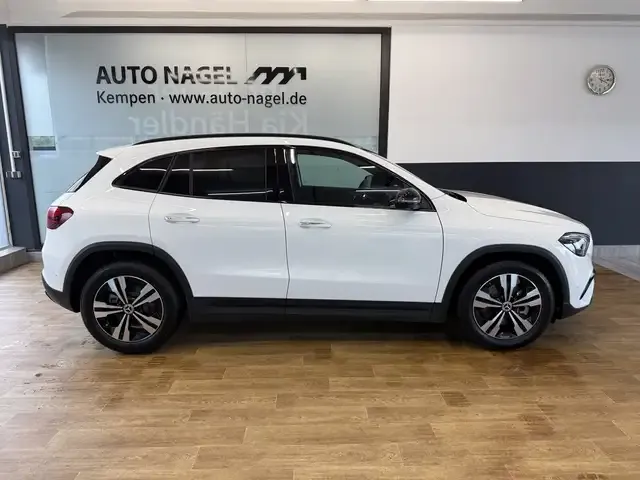 Mercedes-Benz GLA 220