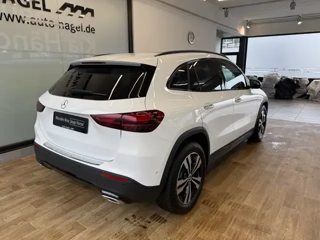 Mercedes-Benz GLA 220