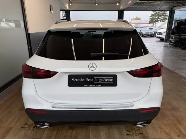 Mercedes-Benz GLA 220
