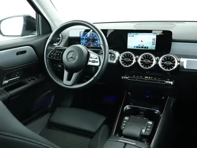 Mercedes-Benz GLB 220