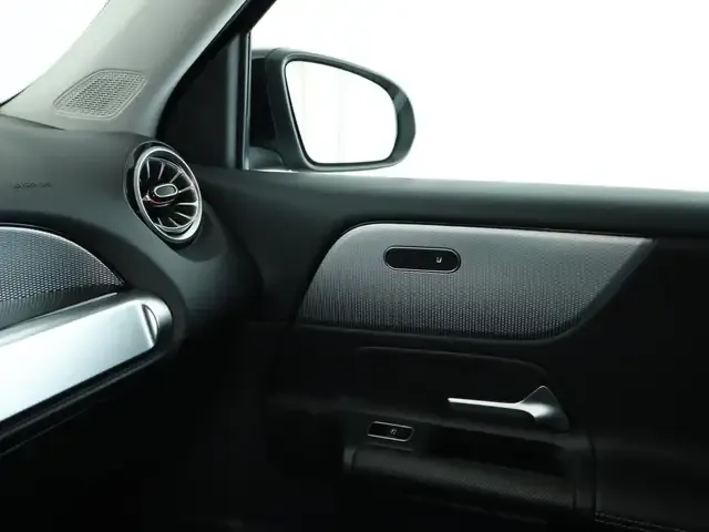 Mercedes-Benz GLB 220