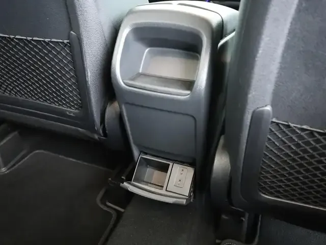 Mercedes-Benz GLB 220