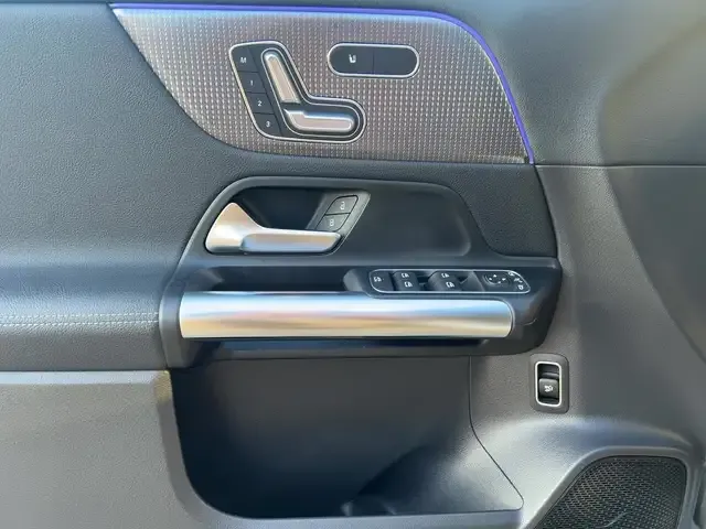 Mercedes-Benz EQA 300