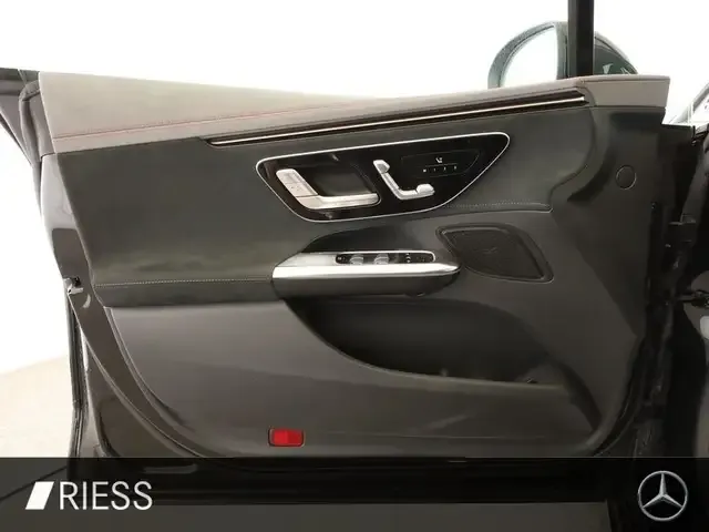 Mercedes-Benz EQE 300