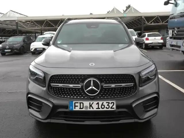 Mercedes-Benz GLB 180