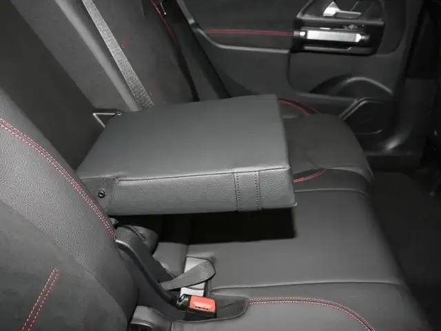 Mercedes-Benz GLB 180