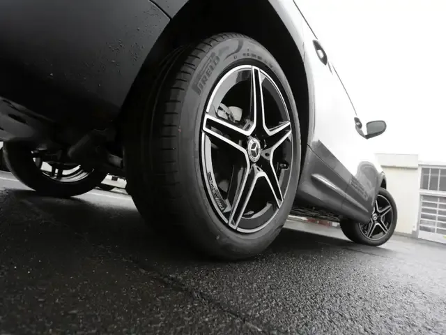 Mercedes-Benz GLB 180