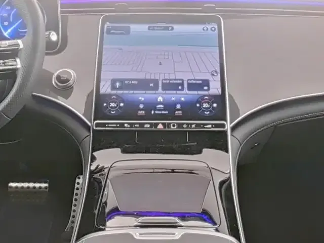 Mercedes-Benz EQE 300