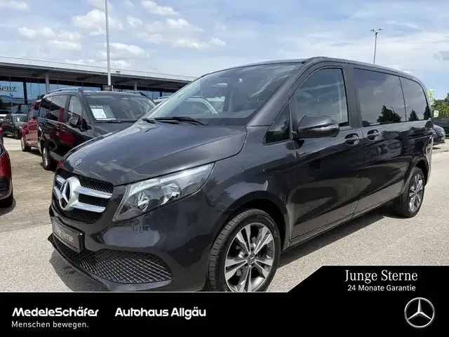 Mercedes-Benz V 220