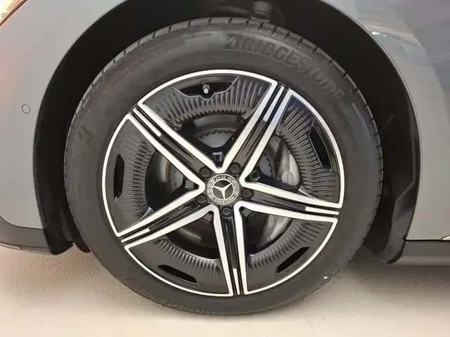 Mercedes-Benz EQE 300