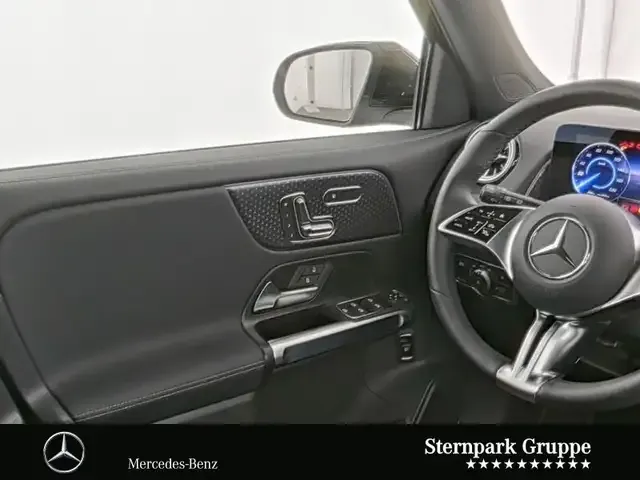 Mercedes-Benz EQB 300