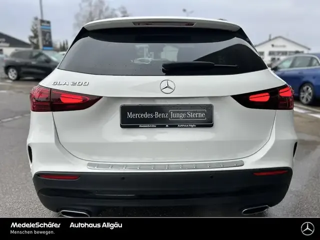 Mercedes-Benz GLA 200