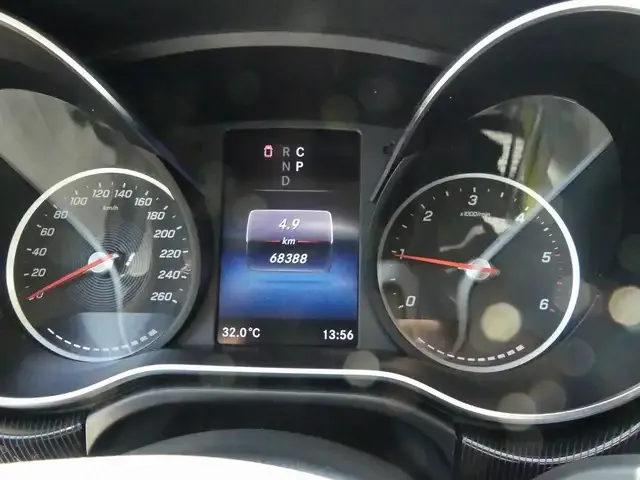 Mercedes-Benz V 220