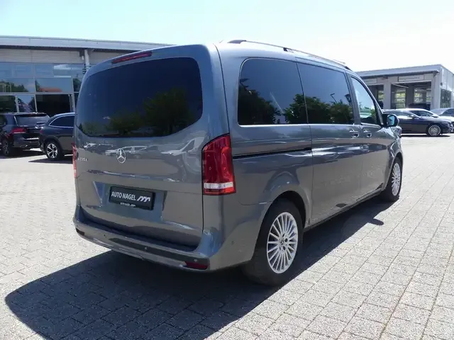 Mercedes-Benz V 220