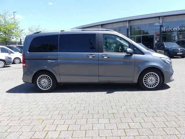 Mercedes-Benz V 220