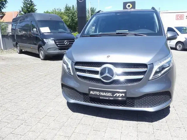 Mercedes-Benz V 220