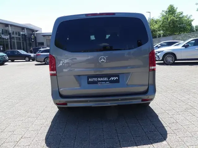 Mercedes-Benz V 220