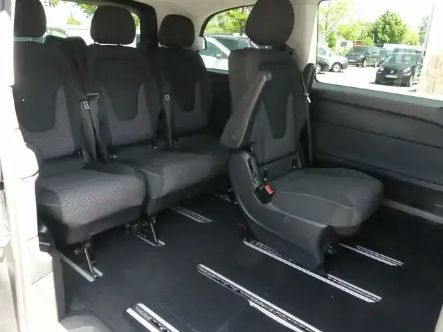 Mercedes-Benz V 220