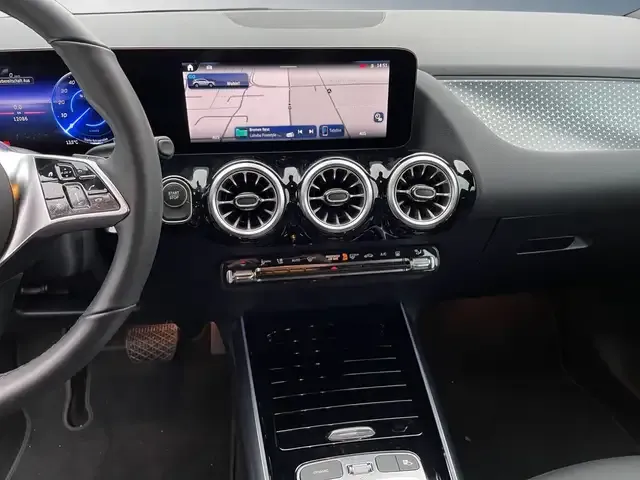 Mercedes-Benz EQA 300