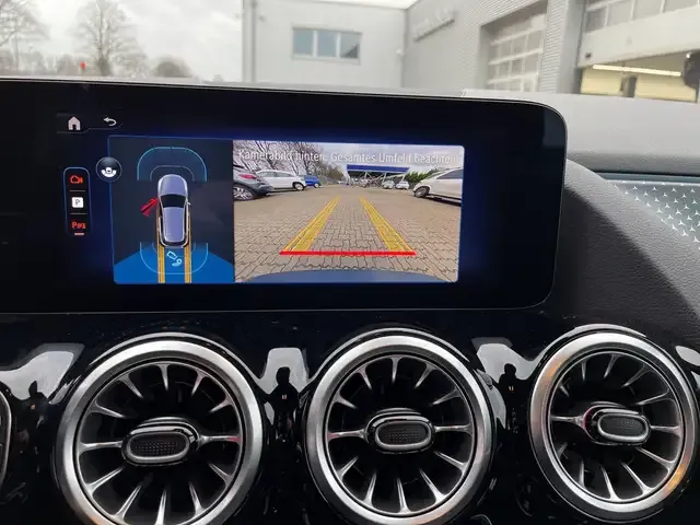 Mercedes-Benz EQA 300