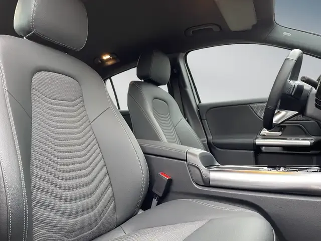 Mercedes-Benz EQA 300