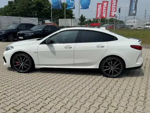 BMW 235