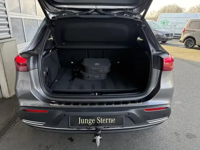 Mercedes-Benz EQA 300