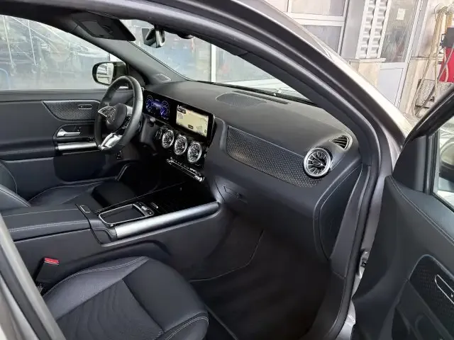 Mercedes-Benz EQA 300