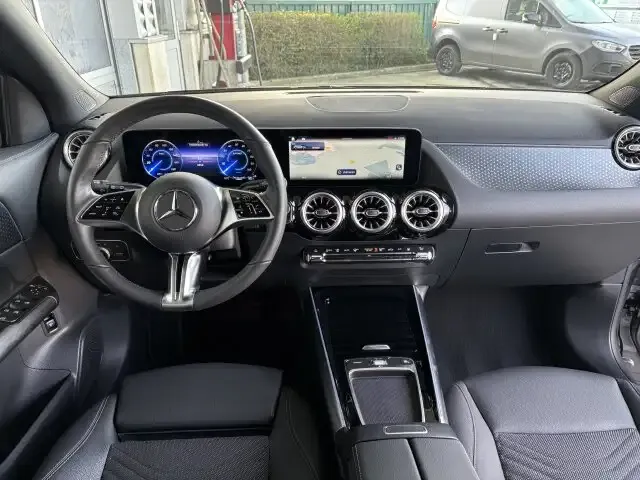 Mercedes-Benz EQA 300