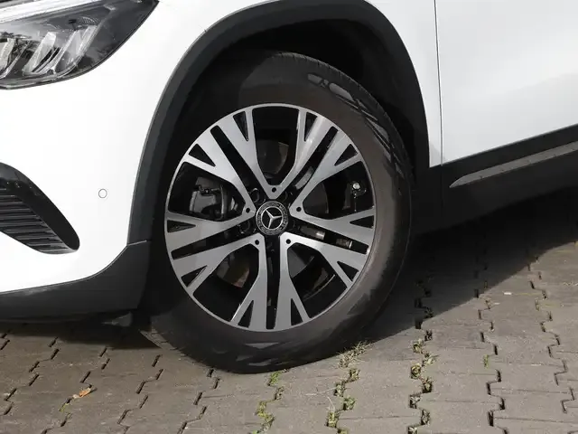 Mercedes-Benz GLA 220