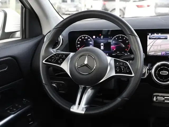 Mercedes-Benz GLA 220