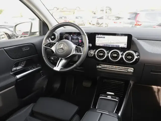 Mercedes-Benz GLA 220