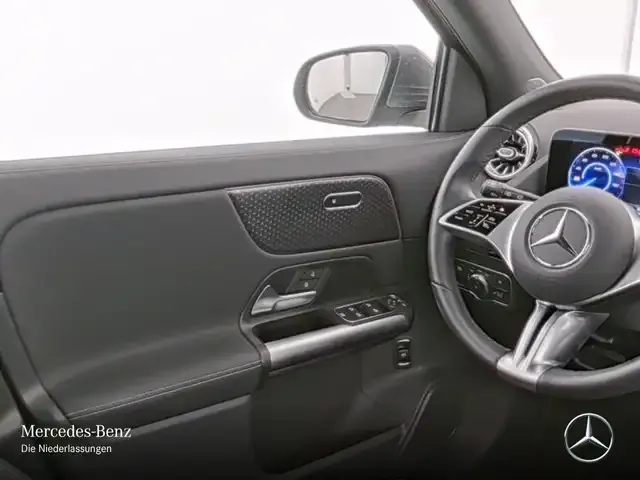 Mercedes-Benz EQA 300