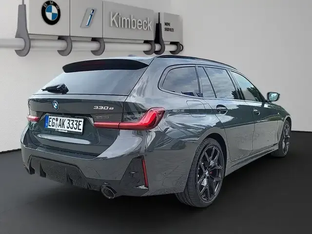 BMW 330