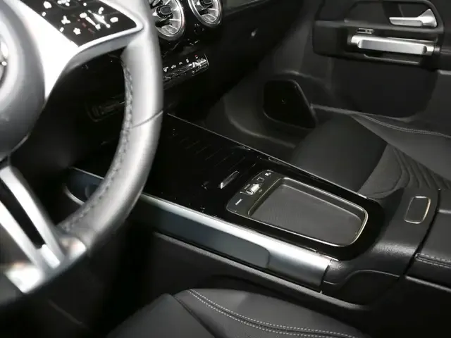 Mercedes-Benz EQB 300