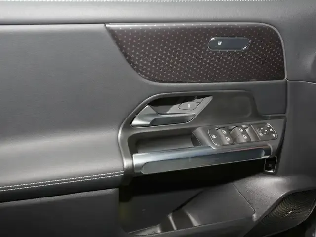 Mercedes-Benz EQB 300