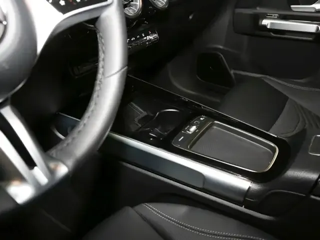 Mercedes-Benz EQB 300