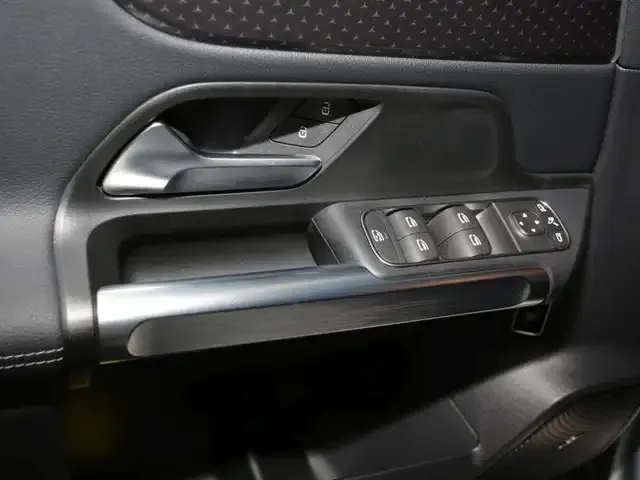 Mercedes-Benz EQB 300