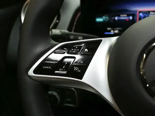 Mercedes-Benz EQB 300