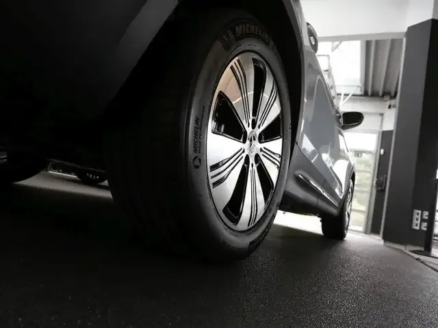Mercedes-Benz EQB 300