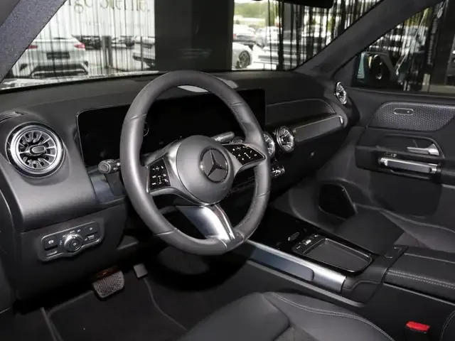 Mercedes-Benz EQB 300