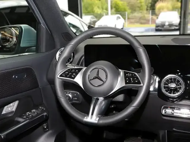 Mercedes-Benz EQB 300