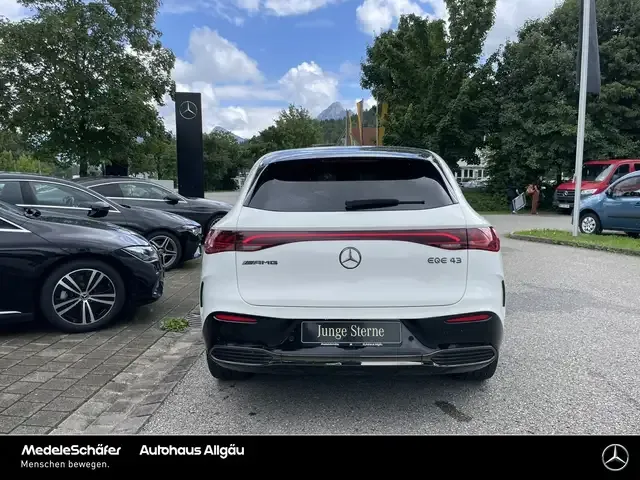 Mercedes-Benz EQE SUV