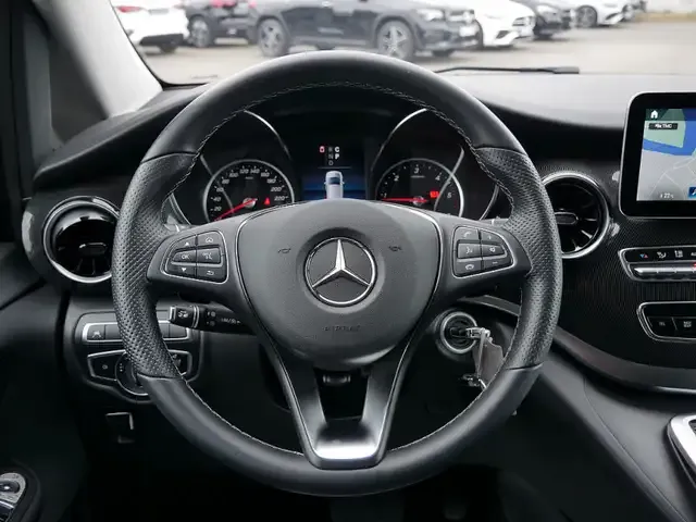 Mercedes-Benz V 250