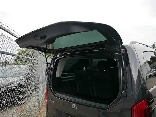 Mercedes-Benz V 250