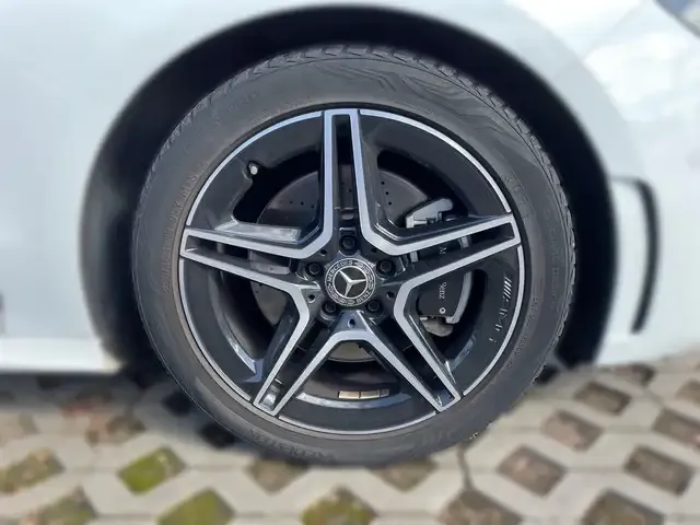 Mercedes-Benz B 220