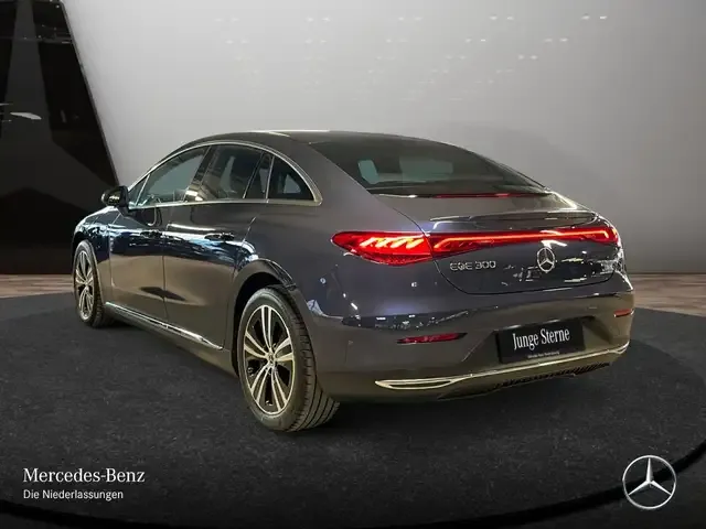 Mercedes-Benz EQE 300