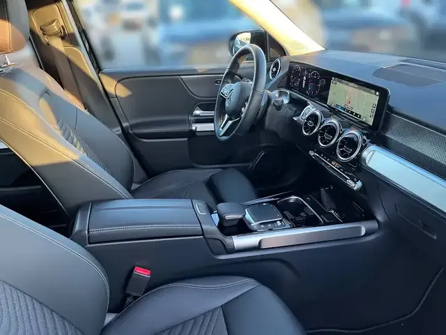 Mercedes-Benz GLB 220