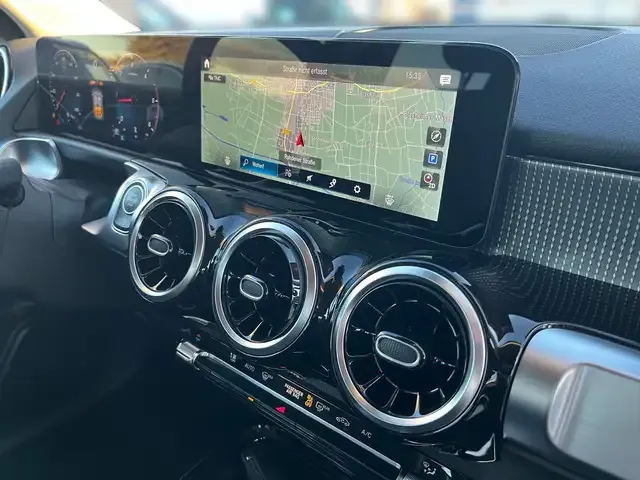 Mercedes-Benz GLB 220