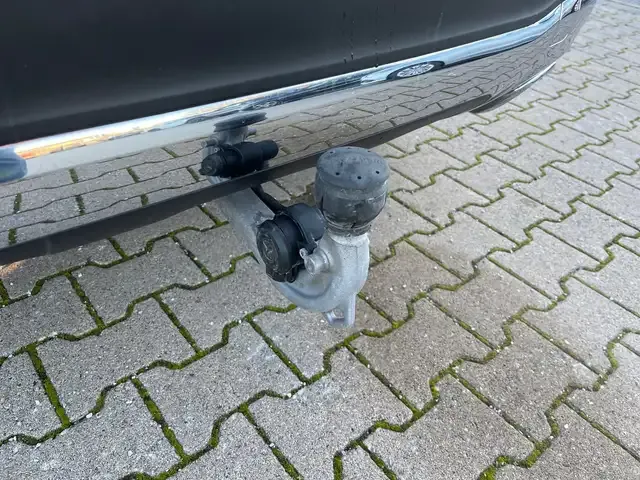 Mercedes-Benz GLB 220